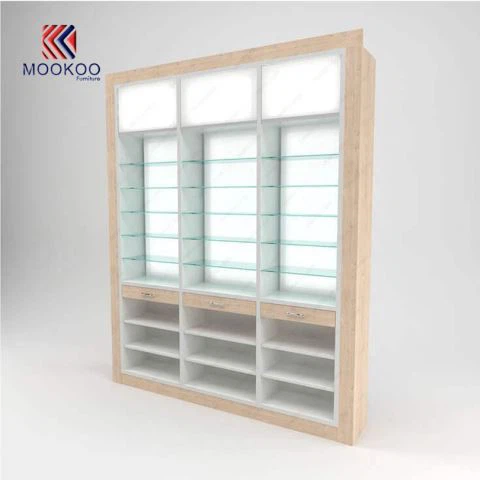 کابینت با قفسه های شیشه ای