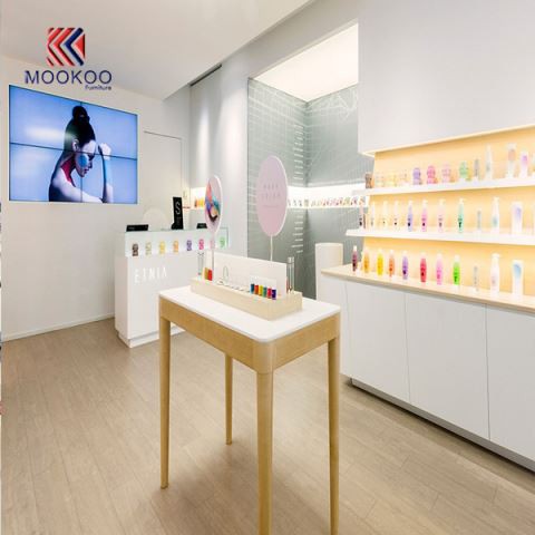 مبلمان فروشگاه لوازم آرایشی و بهداشتی سفید